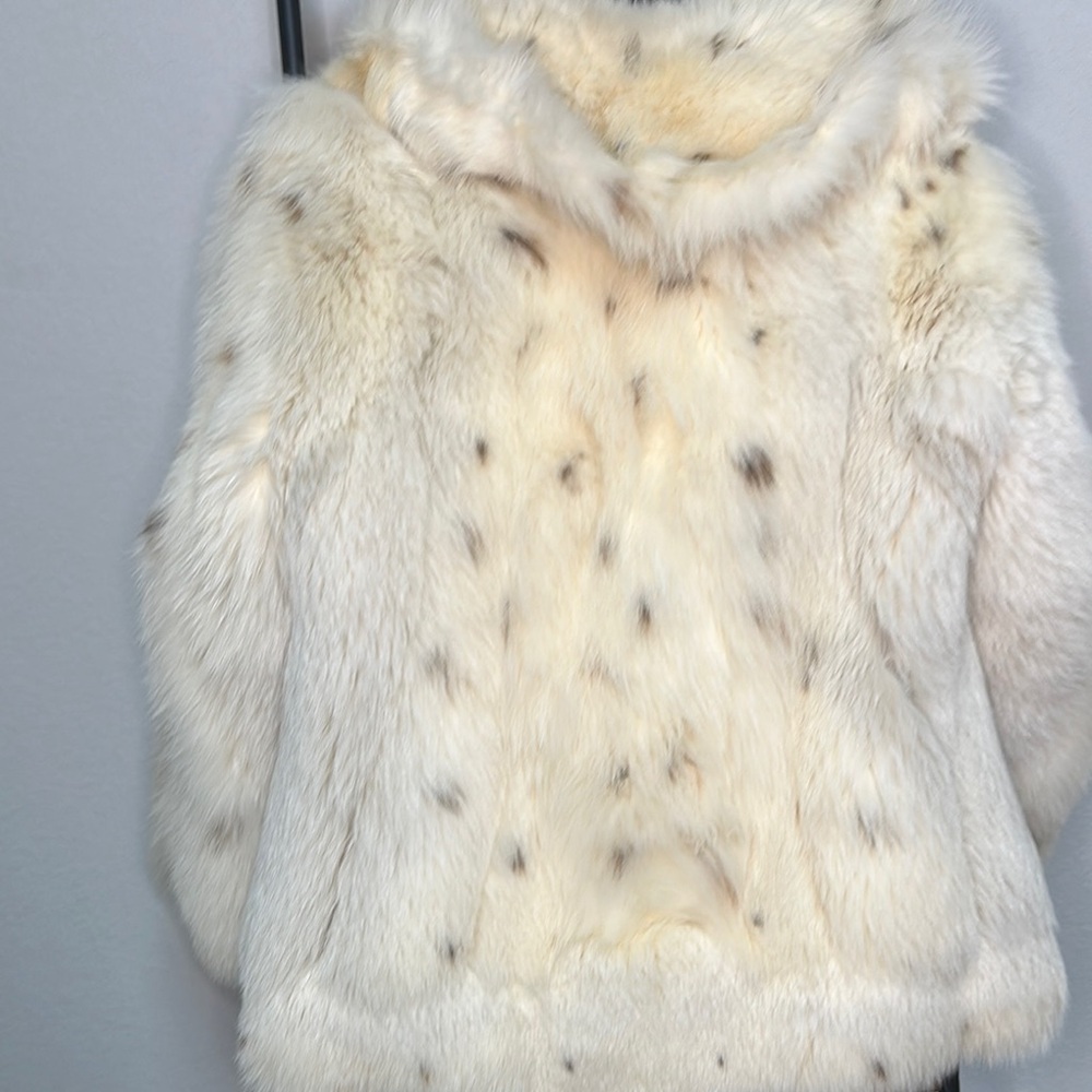 Luxurious Faux Fur Coat in Cream and Brown